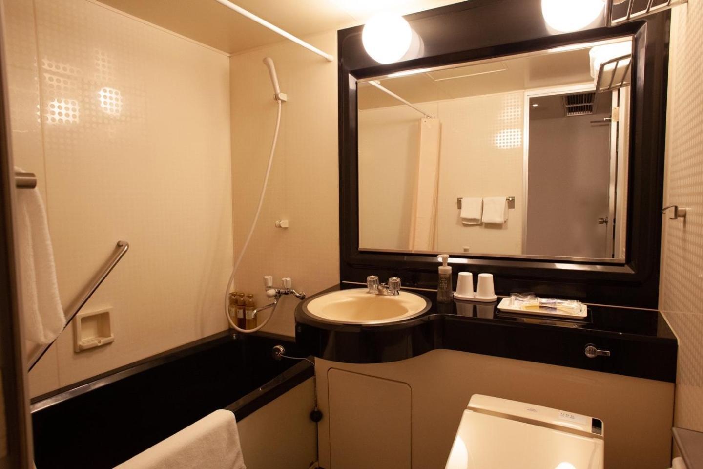 Hotel Relief Kokura Annex Kitakyushu Bagian luar foto