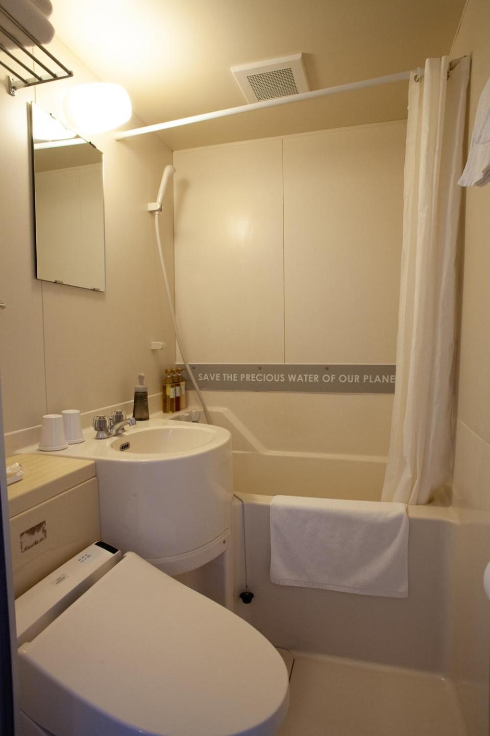Hotel Relief Kokura Annex Kitakyushu Bagian luar foto
